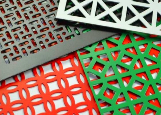 Hohe offene Fläche Perforierter Stahlnetzplatten PVC-Beschichtung Dekoration Lochgröße 0,1 mm