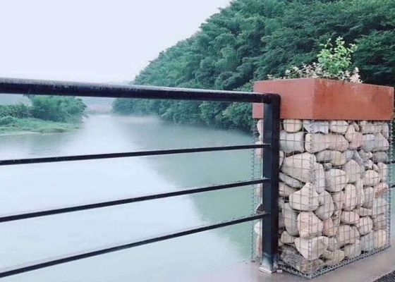 Schwer geschweißtes Drahtnetz als dekoratives Gabion im Landschaftsbau