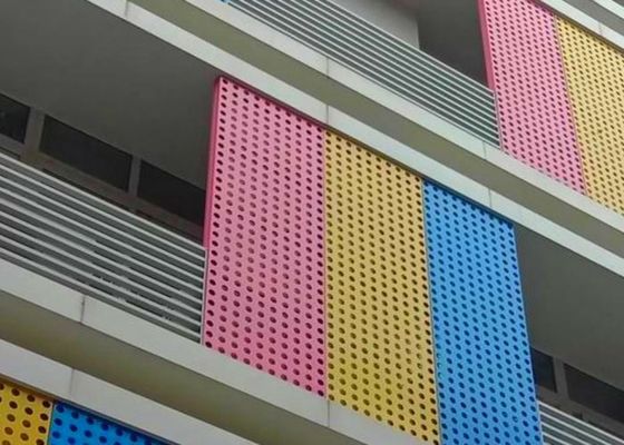 Farbenfrohe PVC-Beschichtung Perforierter Aluminiumblech für Außenwanddekoration