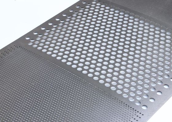 0.7mm weiße Perforationsfolie mit quadratischen Löchern zur Dekoration