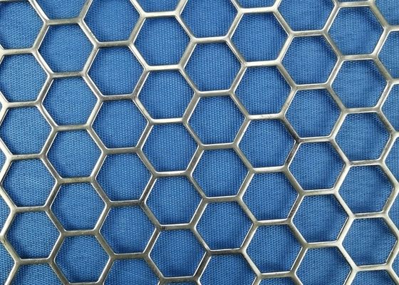 Perforierte Mesh-Panels mit Farb- und Beschichtungsmöglichkeiten