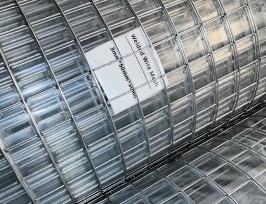 PVC-beschichteter, quadratischer Loch-Schweißdrahtgitter mit 1/4'', 3/8'' und 3/4'' Lochgrößen für Sicherheitskäfige und Tiergehege