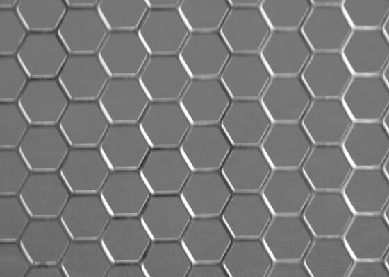 Gestreckte Metallplatte mit Zugfestigkeit von 250 bis 550 MPa und einer offenen Fläche von 10 bis 70 Prozent und kundenspezifischer Plattenbreite von 50 mm bis 2000 mm