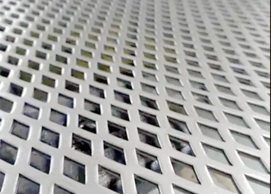 Zugfestigkeit 250 bis 550 MPa Perforierte Metallplatten Anpassung auf Anfrage und vielseitige Option für mehrere industrielle Anwendungen