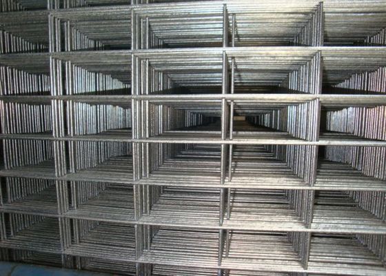 Korrosionsbeständigkeit Quadratdrahtgitter Zaun 50*200mm Löcher