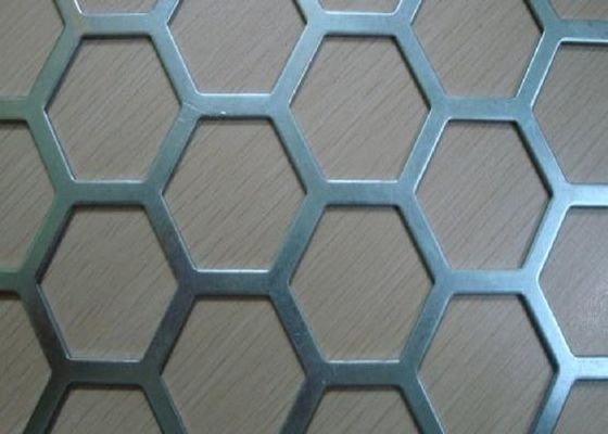 Standardgrößen oder kundenspezifische Optionen 304 Perforiertes Netz mit einer Dicke von 0,1-12 mm