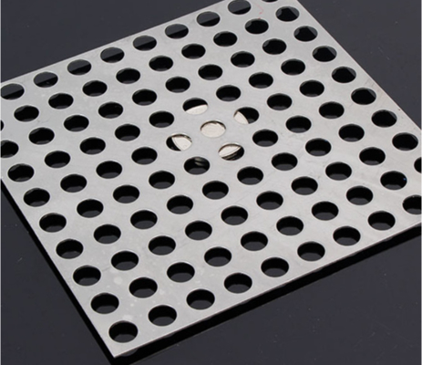 Zusammengestellte Löcherform Edelstahl Perforationsblech Zugfestigkeit ≥ 500 MPa